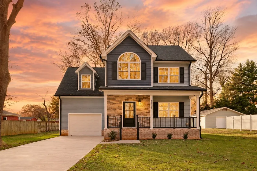 New-Build Stay • Sleeps 8 • 10 Min to UNC-G - Image 1