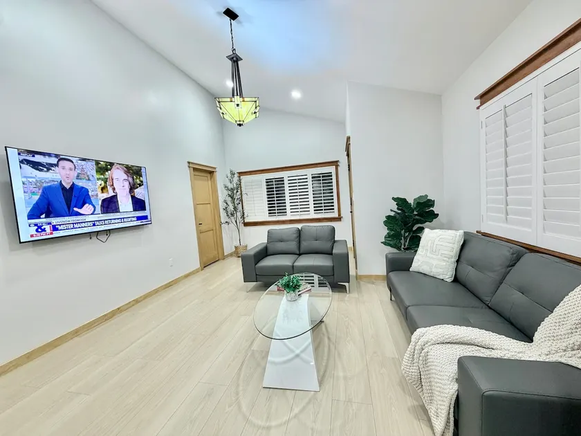 3BD/2BA Newly Remodeled house in charming Pasadena - Image 1