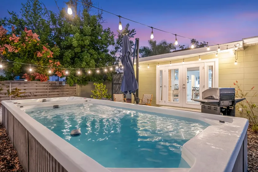 Heated Swim Spa / Hot Tub Boho Family Home - Image 1
