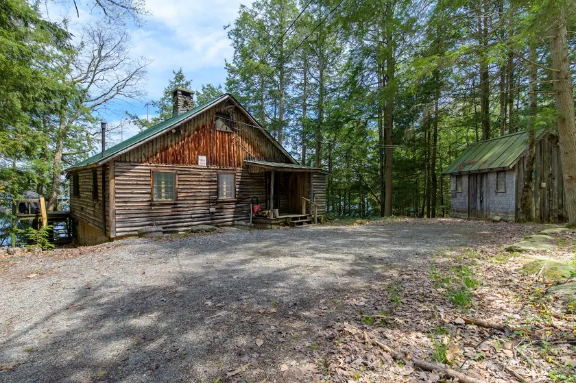 Lakefront Cabin: Sleeps 6, Fire Pit, Parking - Image 1