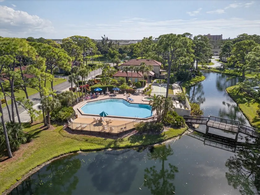 Florida Oasis Fully Equipped • 12 Min to Beaches - Image 1