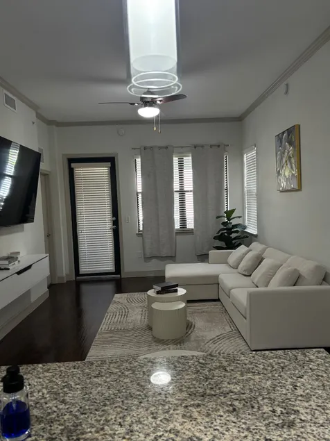 Cozy Modern 2BR/2BA Apartment - Image 1