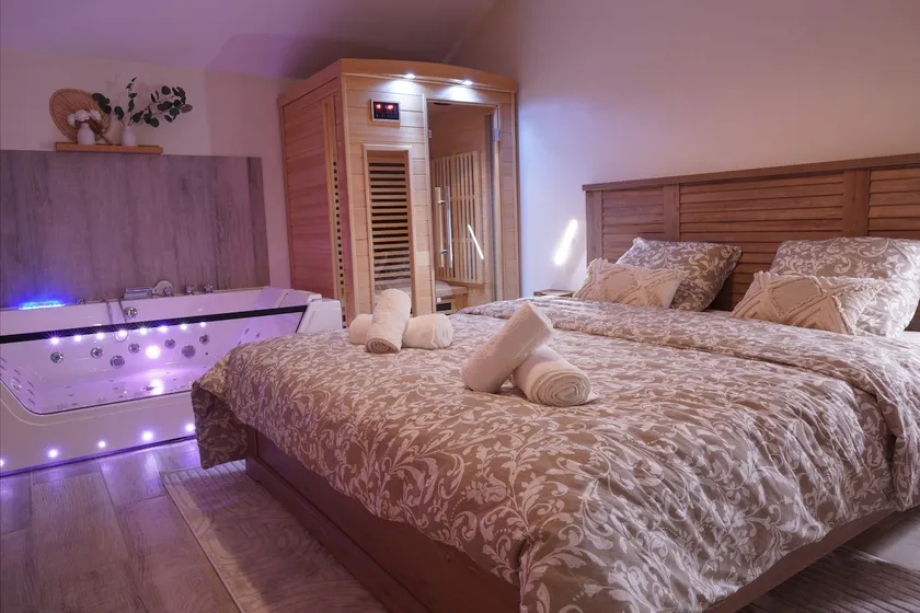Lunéa - Suite Premium avec Spa et Sauna - Image 1