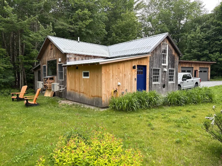 Modern Woodland Escape w Wshr dryer and Large Yard - Image 1