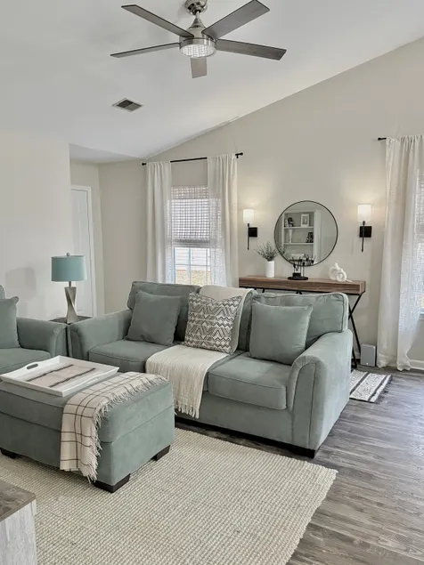 Comfy, Dog-Friendly, Nice Community w a Pool - Image 1