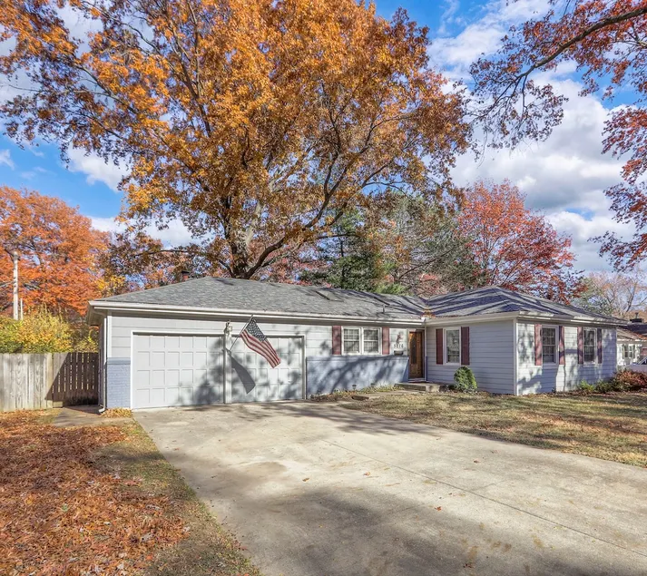 The Travel Ranch Overland Park 3 Bed 2 Bath - Image 1