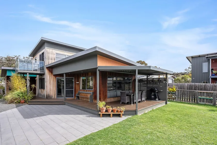 The Shore House - Image 1