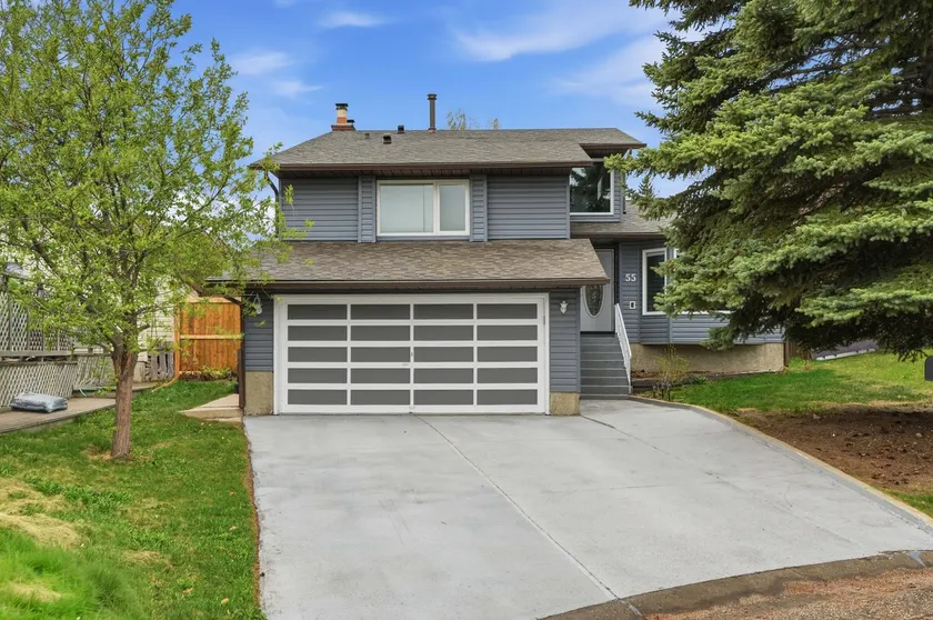 Quiet Family Home near YYC - Image 1