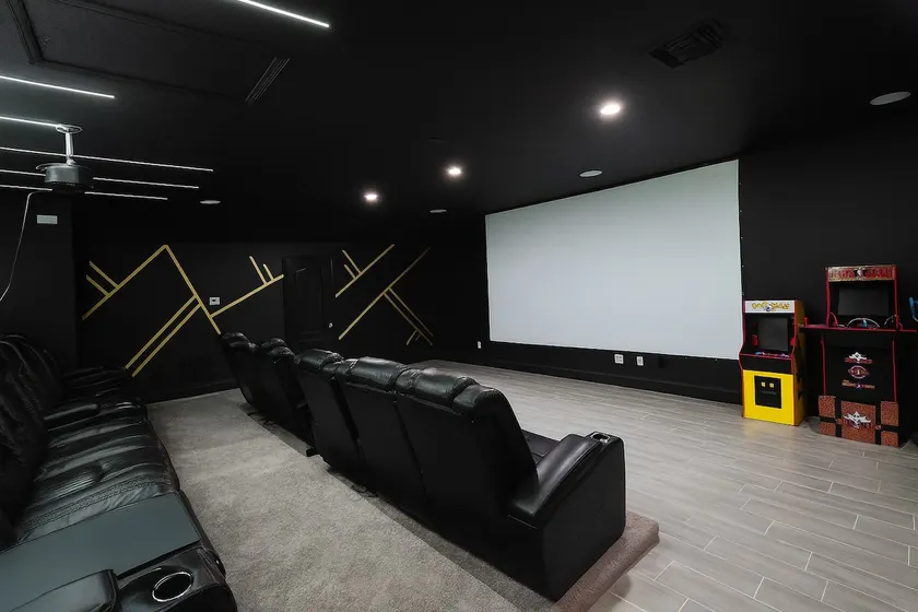 Home theater & pool table near Disney parks - Image 1