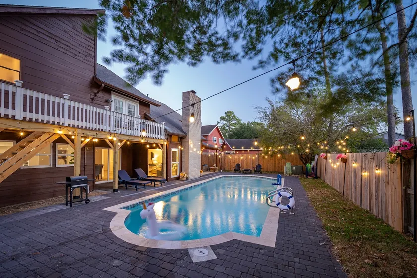 Near Lake Houston+IAH Pool•Gameroom•Balcony - Image 1