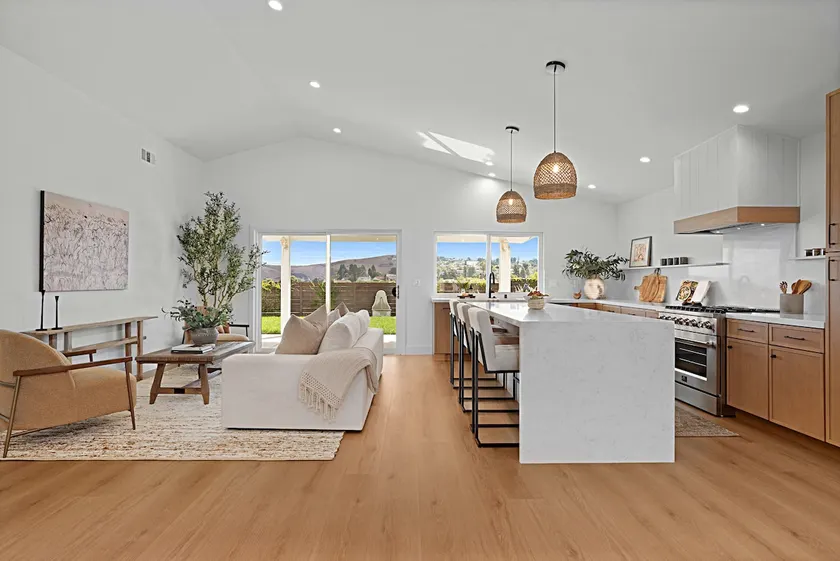 Spanish Hilltop Retreat With Stunning Views - Image 1