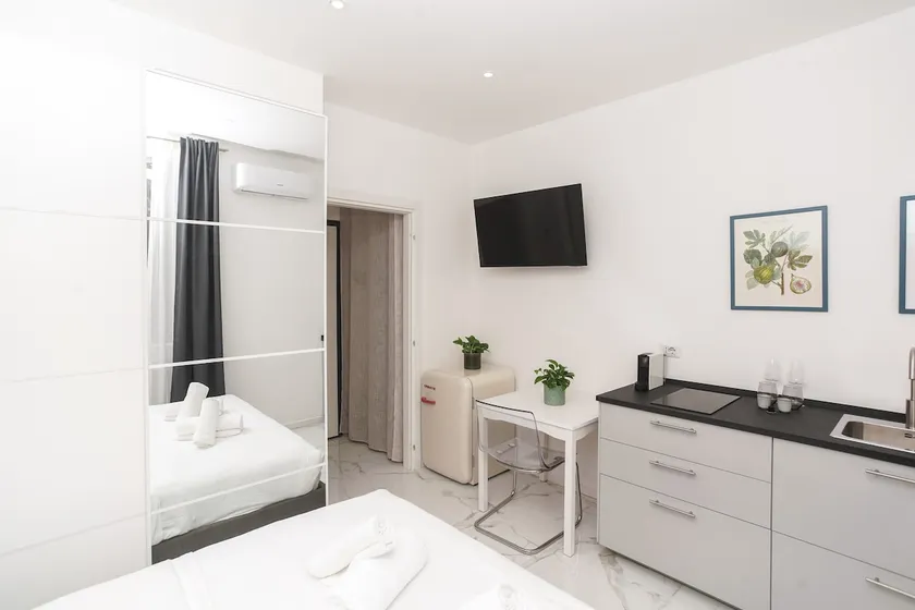 Modern apartment in Milan [NoLo] #2 - Image 1