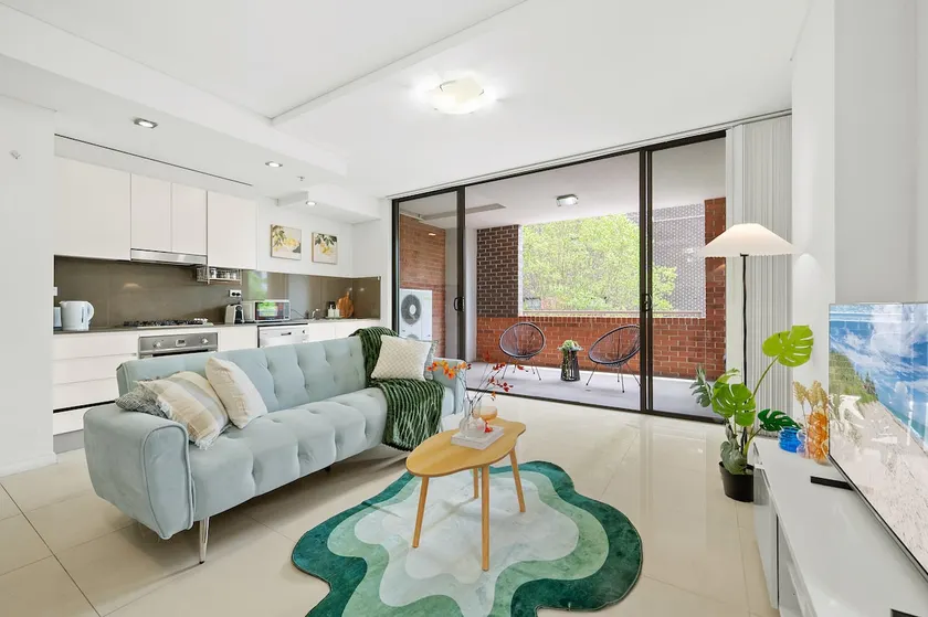 Prime Cosy 1BR • 2 min Mascot Station+Parking - Image 1