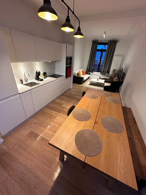 Spacious 3-bedroom apartment in the heart of the city - Image 1