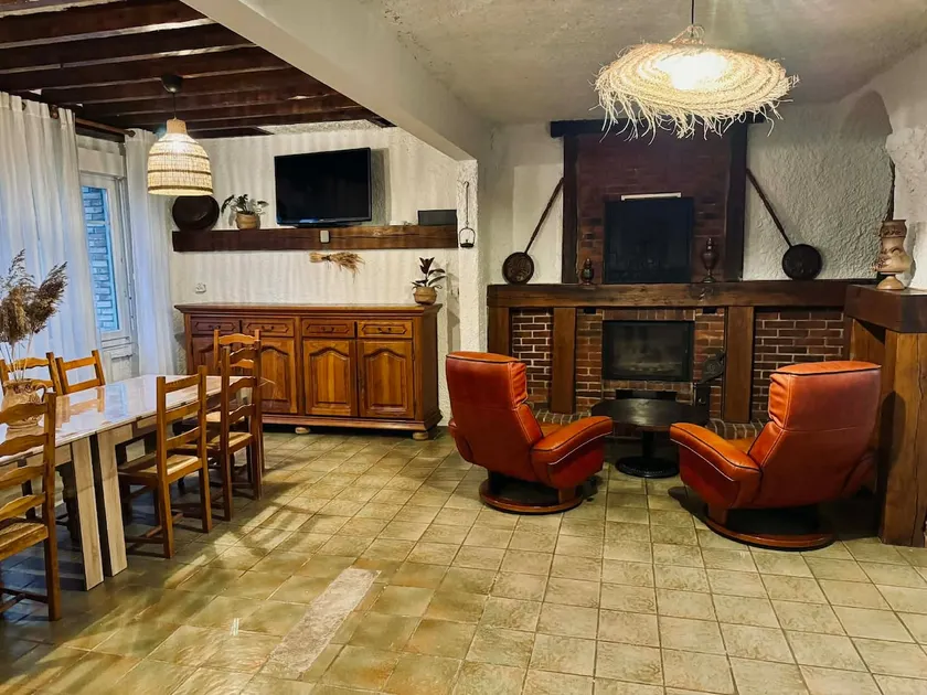 Large and cozy family home - Image 1