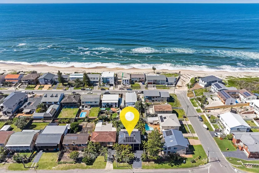 Beach house walk to the beach (200m) - Image 1