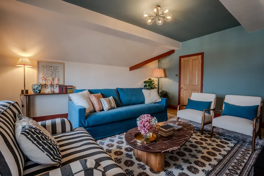 Designer Loft 2 Bed Apt - Sea Views 5 mins Beach - Image 1