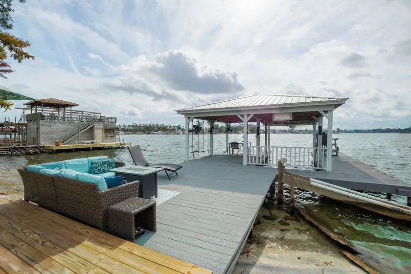 Lakefront Retreat | Breathtaking Views All Around - Image 1
