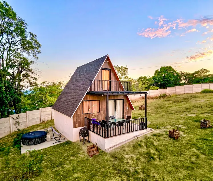 The Cabane is 10 minutes from Colonia Escalón - Image 1