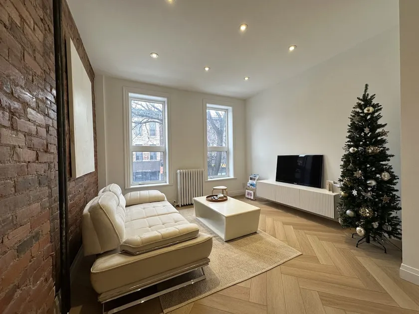 Modern City Retreat on Hamilton's Best Street - Image 1