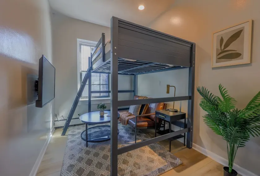 Cozy Studio in the South End - Image 1