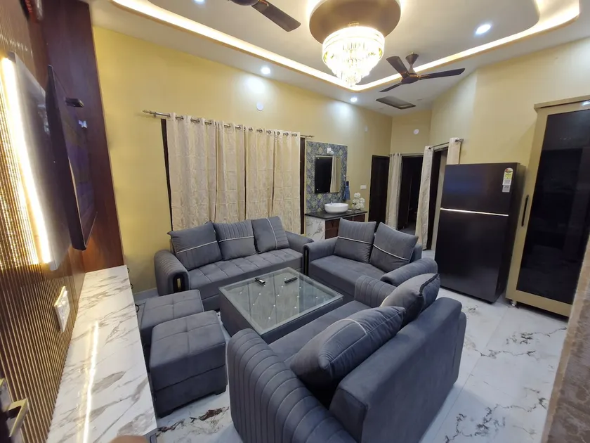 Enjoy your stay at f/f 2 BHK near Jammu Airport. - Image 1