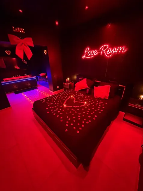 The Eternal Night – Romantic Stay - Image 1