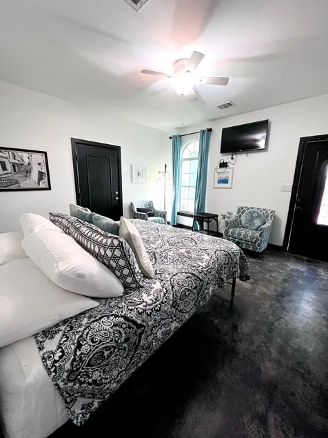 Fortunata Winery Villa #4, Stylish Retreat for Two - Image 1