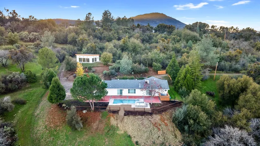 Welcome to “OM” Oakhurst Moments - Image 1