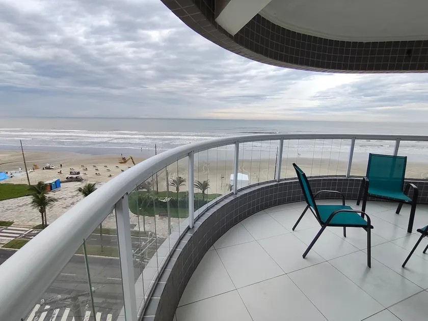 Large Seaside Apartment, 2 Suites, with Spacious Balcony - Image 1