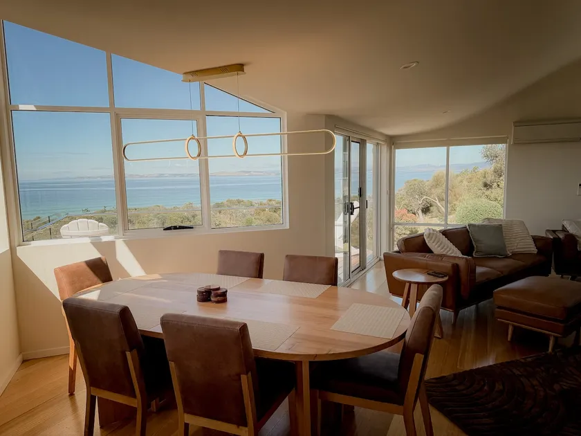 Surfside House Dodges Ferry coastal retreat - Image 1