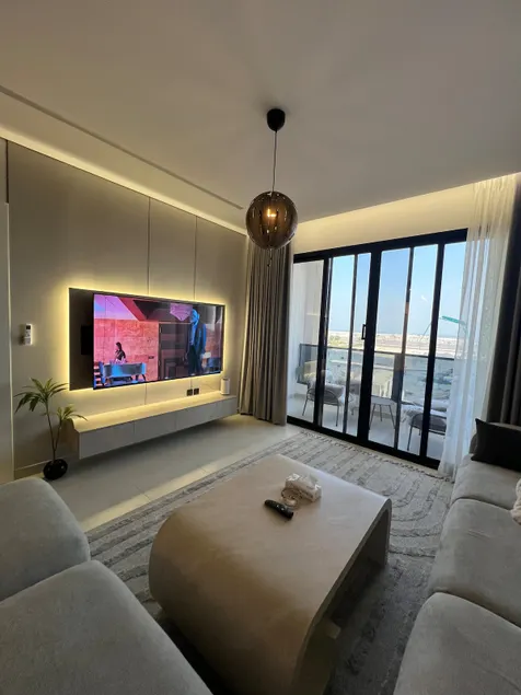 Faris Al Sharqiya Apartment 42 Modern with Sea View - Image 1