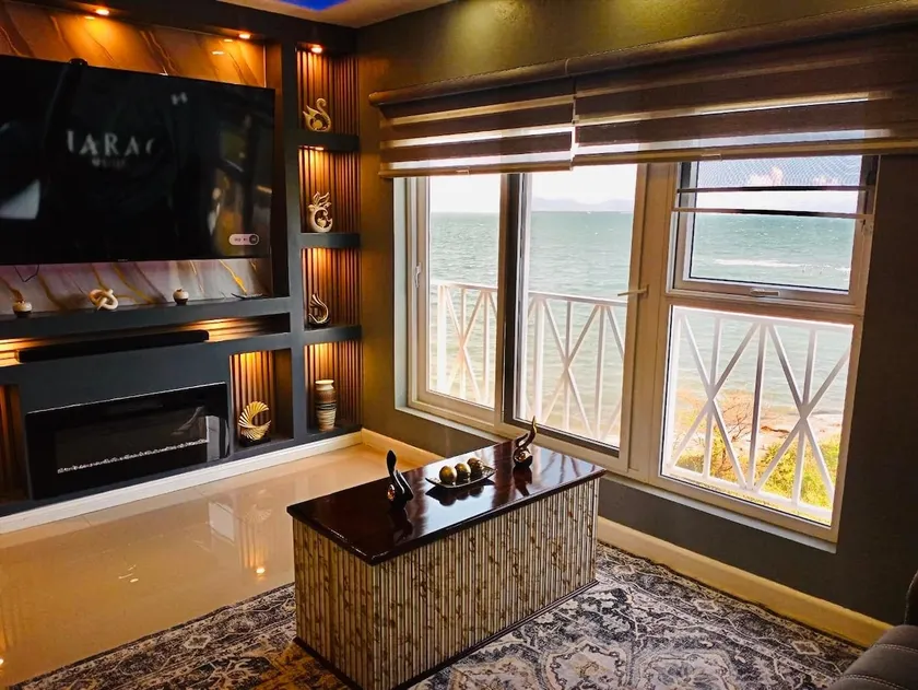 Melzway, Modern 2BR Beach Apartment, Relax and Unwind - Image 1