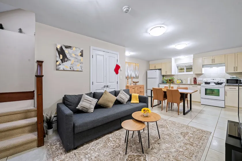Serene 2BR Retreat by SkyTrain&Shopping District - Image 1
