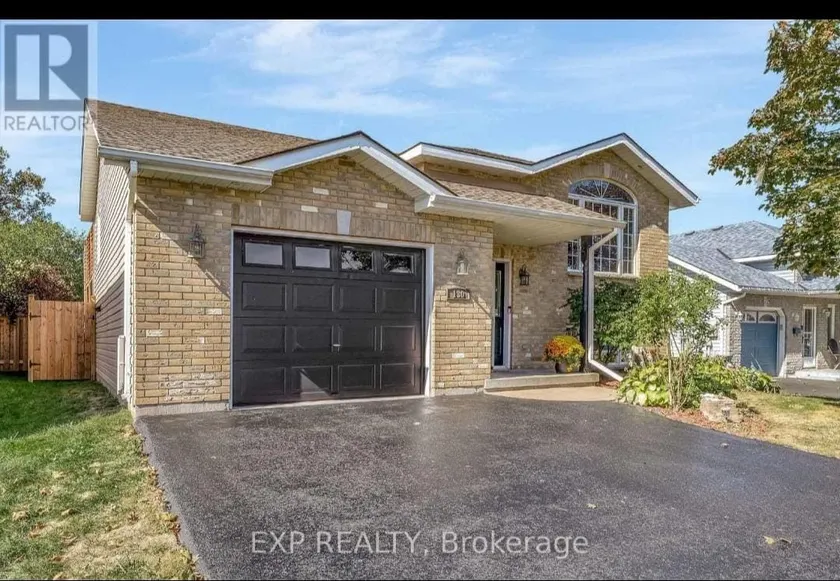 Luxurious house in the heart of the town - Image 1