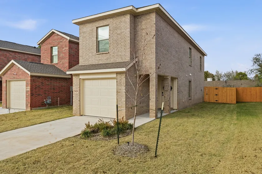 Brand New 3BR 2.5Bath Home 2.4miles to OU-Sleeps 7 - Image 1