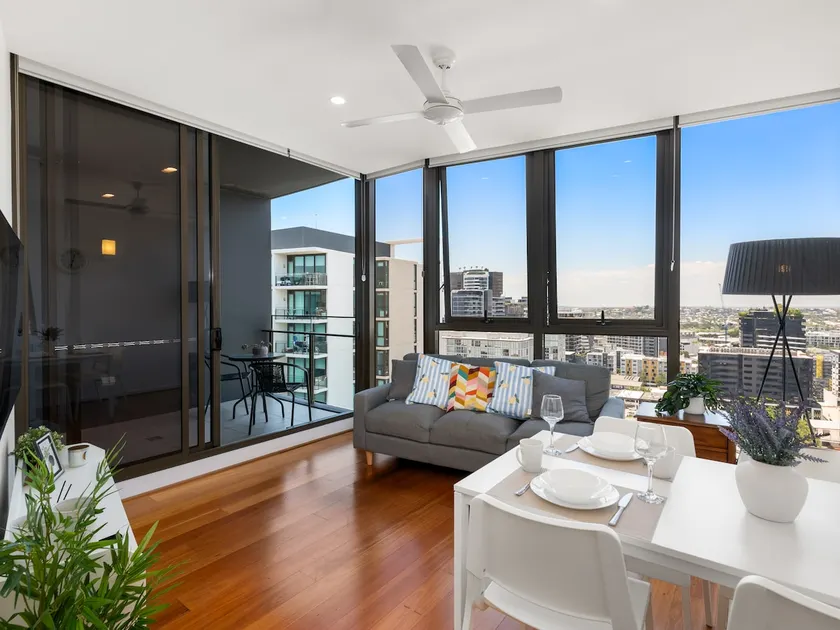 Urban Lifestyle 2BR Apt/Convenient Location/ FreeP - Image 1