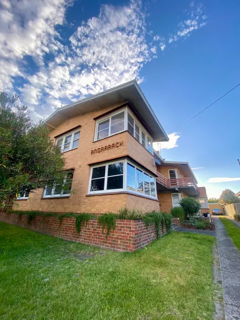 Historic Angarrack: Modern Living off Pakington St - Image 1