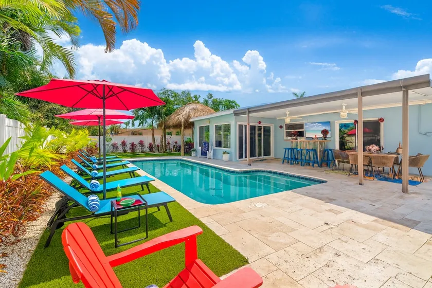 Htd Pool, Tiki Hut, Putt-Putt, Billiards, Pergola - Image 1