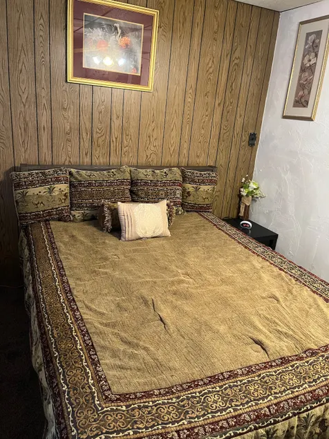A Great Suite in Town with Great Parking. - Image 1