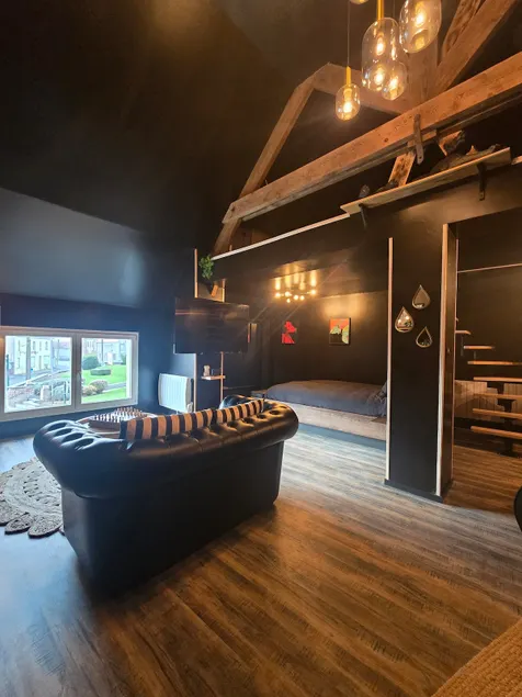 La Capucine - SPA love room en duplex, espace jeux - Image 1