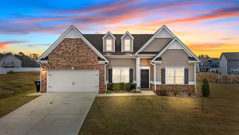 Charming Farmhouse Stay w/ Double Garage • 3BR/3BA - Image 1