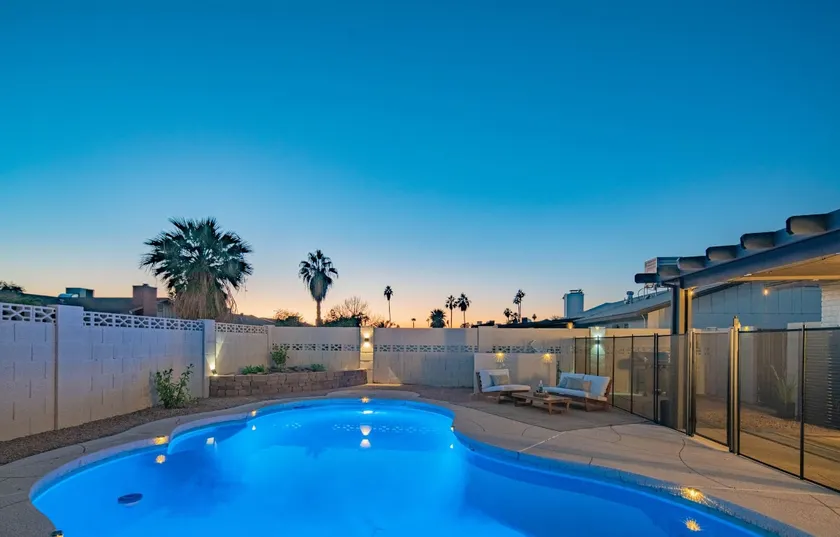Modern Tempe Retreat Near ASU Pool Gym Pet-Friendly Parking - Image 1