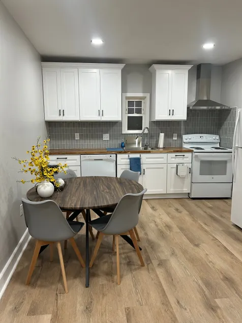 Close to Downtown. Cozy 2 BR duplex. - Image 1