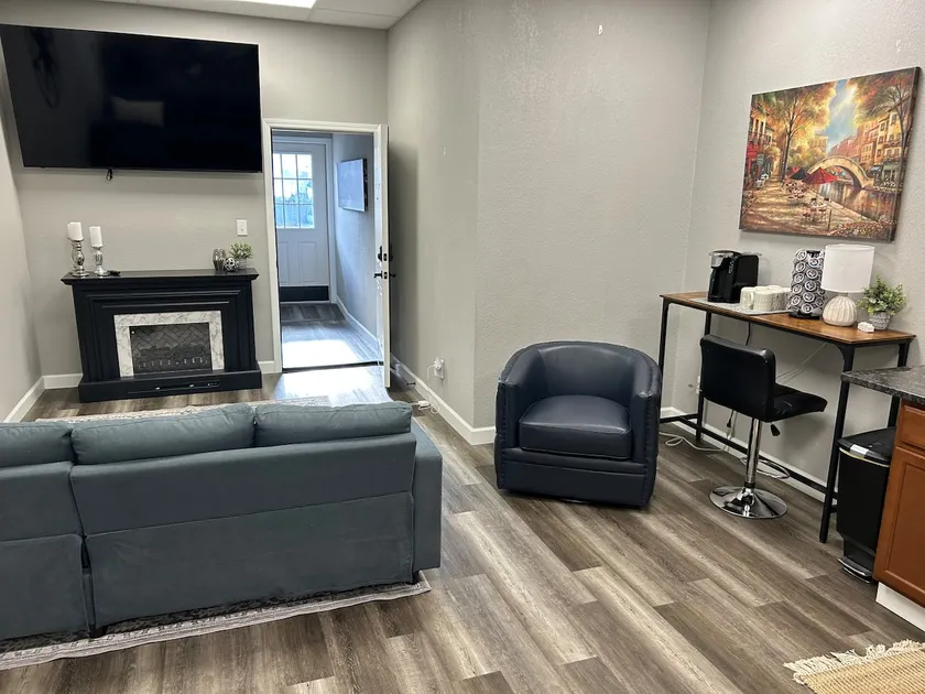 Main Street Retreat - Image 1
