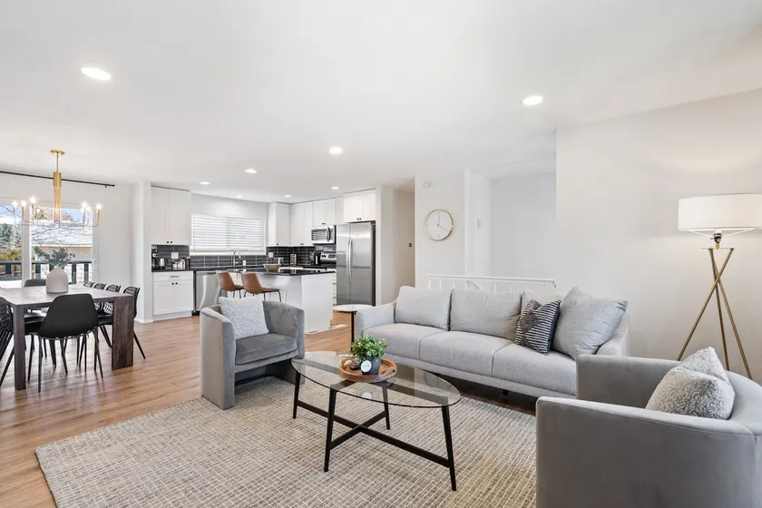 Large 5 BR w/2 King & 3 Queen, 15 Min to Red Rocks - Image 1
