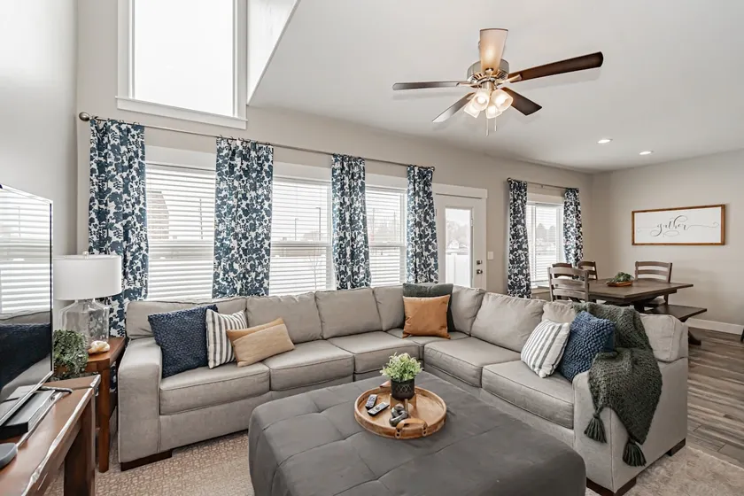 Beautiful townhome in Ammon Idaho - Image 1