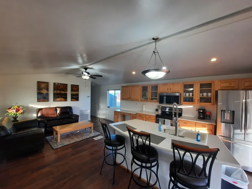 Seclusive hideaway house on your own acre lot! - Image 1