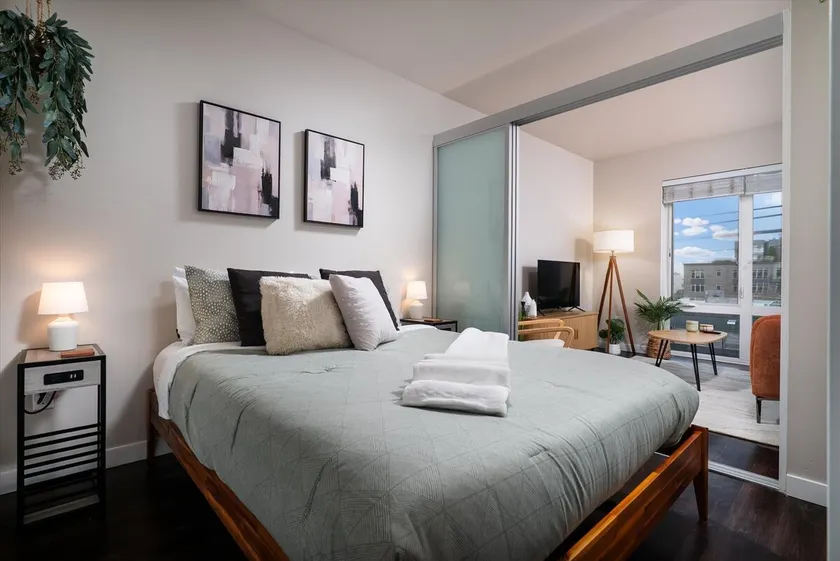 Cozy in Queen Anne - 94 Walk Score - Free Parking - Image 1