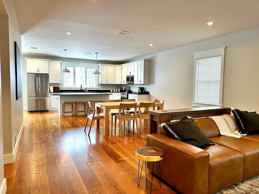 Luxe 3BR 2.5 bath King Beds in Montgomery Village - Image 1